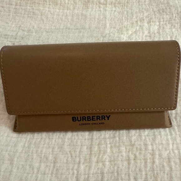 BLACK BURBERRY SQUARE SUNGLASSES - Picture 3 of 4